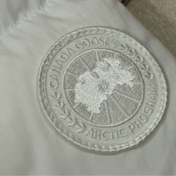 NWT Canada Goose Aurora Jacket White Water Repellent and Wind Resistant Puffer - Picture 8 of 14